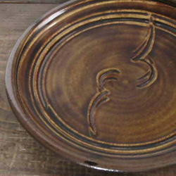櫛目模様の中皿（飴釉2） 3枚目の画像