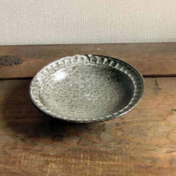 ストライプ模様のお皿（わら灰）／14.5㎝ 3枚目の画像