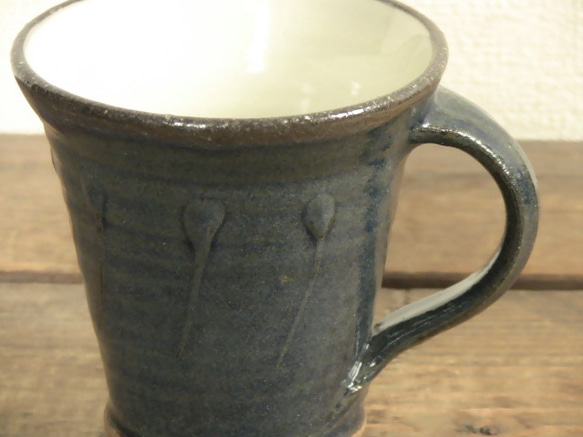 アンティークブルーのマグカップ 2枚目の画像