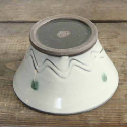 リベットの切立鉢（二彩） 4枚目の画像