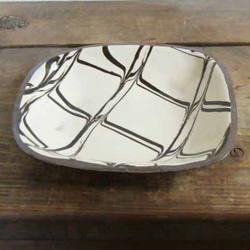 スリップウェア角皿（白） 2枚目の画像