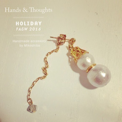 :: HOLIDAY JEWELRY :: コットンパールの雪だるまと雪の結晶のイヤリング 3枚目の画像