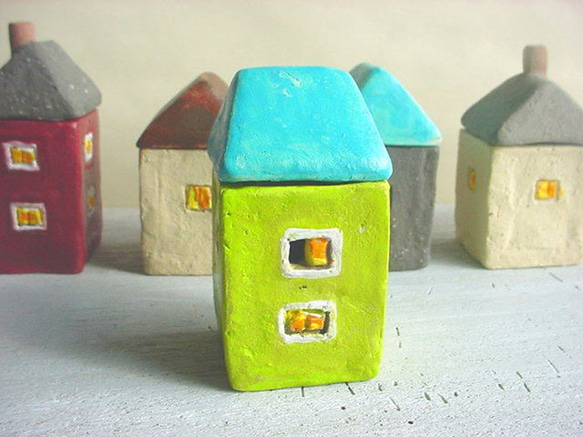 世界の小さな陶器のお家シリーズ 2枚目の画像