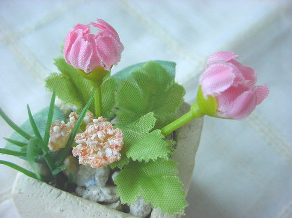 造花と手作り陶器鉢の　小さなマイガーデンＡ 3枚目の画像
