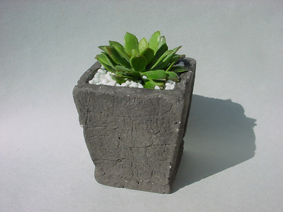 フェイクグリーン（多肉植物）と陶器鉢のコラボ　2個組 2枚目の画像