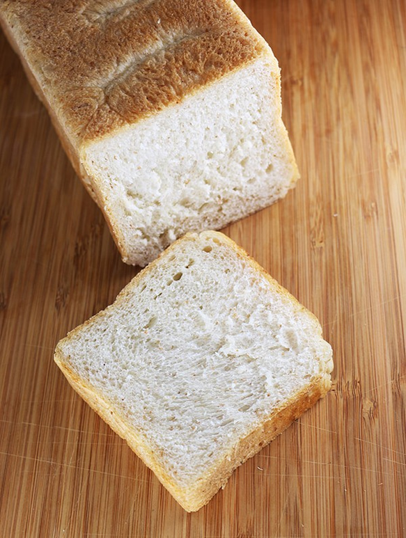 【究極の手作り! 】自家栽培小麦の食パン「一尺二寸」 "小麦栽培からパンになるまで手作りです!" 2枚目の画像