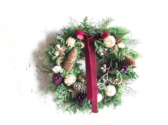 Creema限定クリスマスリース、生グリーンと木の実 2枚目の画像