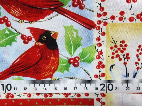 ★クリスマス☆鳥　クリスマス　幅110㎝×長さ40㎝　花　木の実　幸せの赤い鳥　カーディナル　ハンドメイド布 4枚目の画像