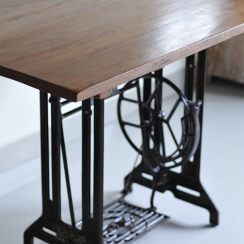 ミシン台脚ダイニングテーブルとヴィンテージチェアのセット