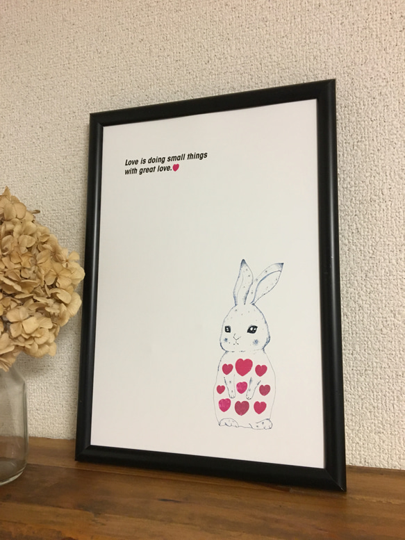 子ウサギとハート アートポスター　A4/B4/A3 1枚目の画像