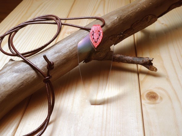 レザー ペンダント ルーペ　「LI04re_widre 2.5」 / レンズの形は剣をイメージ！　【 送料無料 】