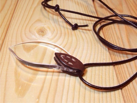 倍率2.5倍 レザー ペンダント ルーペ「SL01br_bjco 2.5」【送料無料】/ ネックレスタイプの 拡大鏡 4,990円