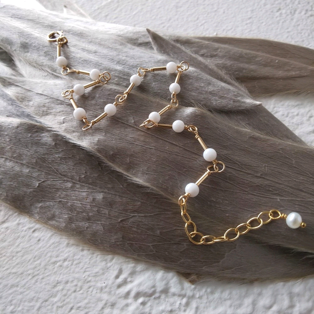 点と線 ✧ ホワイトオニキスの連なるブレスレット 14kgf