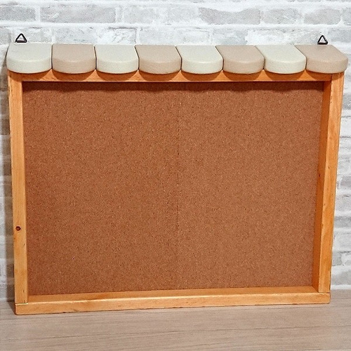 カフェ風の壁掛けコルクボード 幅50cm 本体パイン色 屋根ベージュ