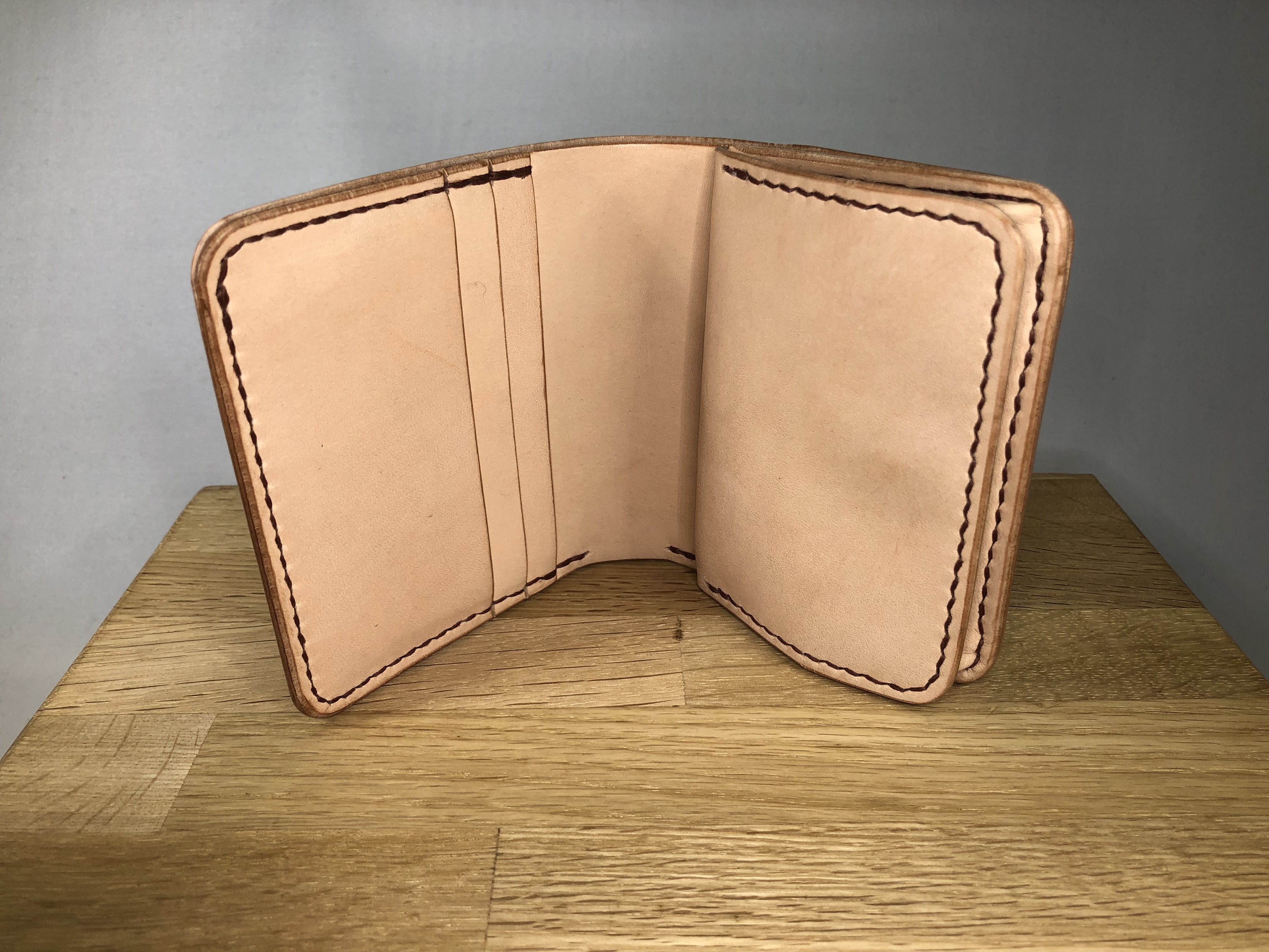 ヌメ革二つ折りミニマル財布ICカードポケット付き（受注生産） 10,920円