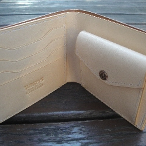 二つ折り内小銭付き財布（茶）手縫いターキーズ その他ミニ財布  