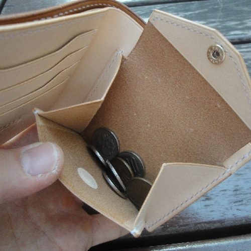 二つ折り内小銭付き財布（茶）手縫いターキーズ その他ミニ財布  