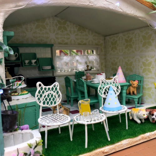 お得な特別割引価格 a.ハンドメイド：ミニチュア ミニチュアサイズのラタン調ハンギング 猫脚アイアンスツール その他インテリア雑貨 yumi