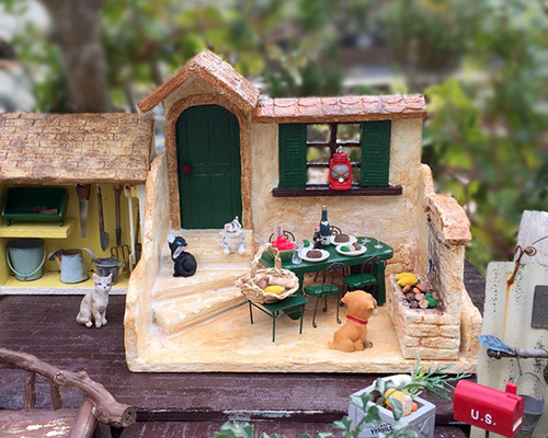 モルタルミニチュアガーデンハウス ブルーの窓と扉のお家 カントリードールハウス モルタルミニチュアガーデンハウス ブルーの窓と扉のお家