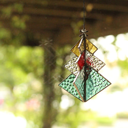 ⭐Creema限定⭐クリスマスツリーのサンキャッチャー（ステンドグラス） ✳️再販✳️ 2枚目の画像