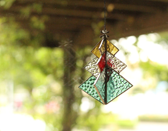 ⭐Creema限定⭐クリスマスツリーのサンキャッチャー（ステンドグラス） ✳️再販✳️ 2枚目の画像
