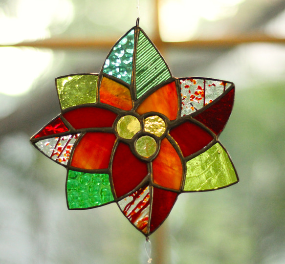 ⭐Creema限定⭐ポインセチアのサンキャッチャーホルダー＊ステンドグラス＊再販 2枚目の画像