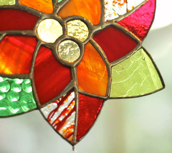 ⭐Creema限定⭐ポインセチアのサンキャッチャーホルダー＊ステンドグラス＊再販 3枚目の画像