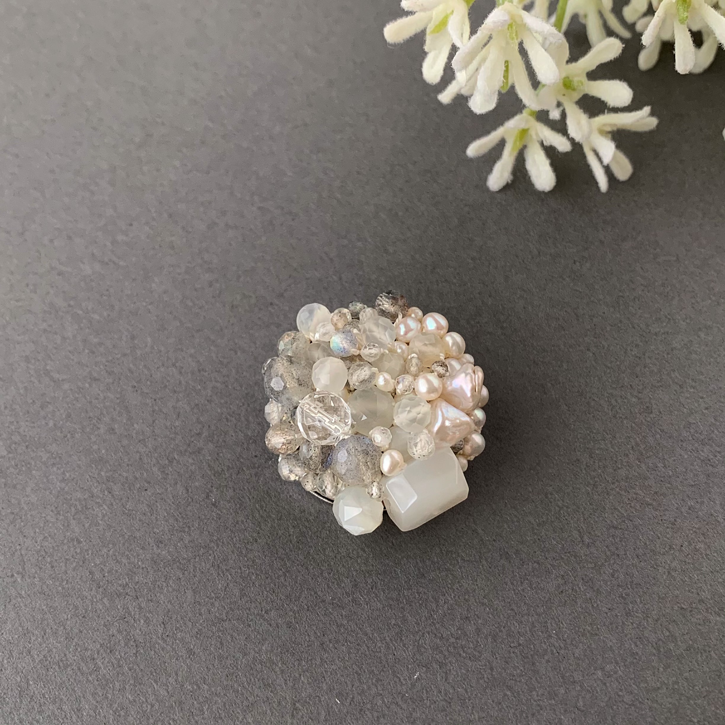 ブローチ「ガルデニア」 5,244円