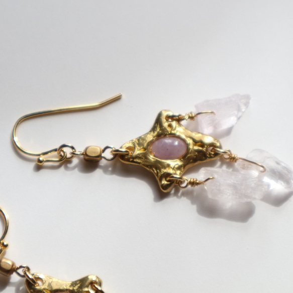紫色石頭和交叉耳飾-穿孔（耳環）- 第4張的照片