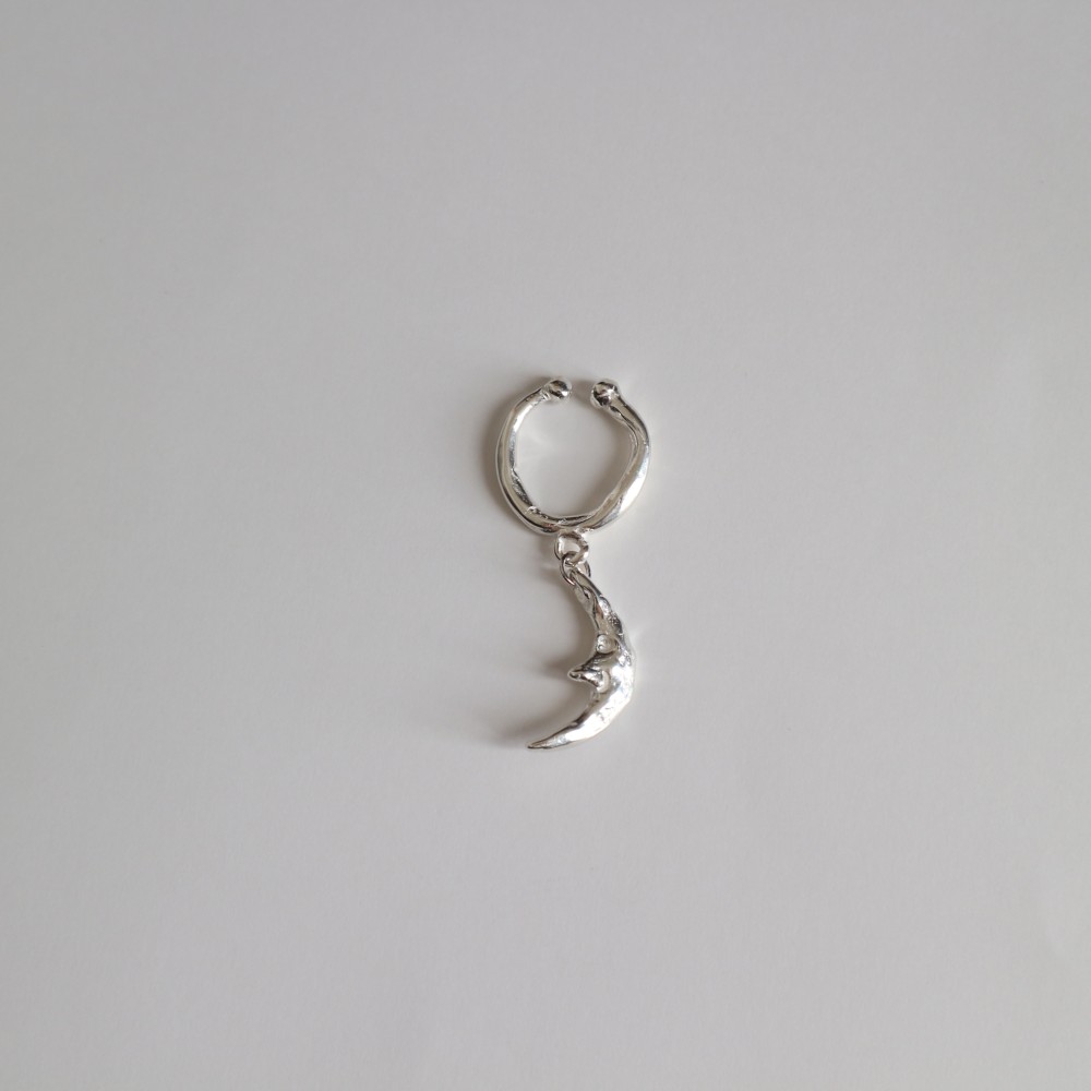 【Silver925】夜を見つめる月のイヤーカフ