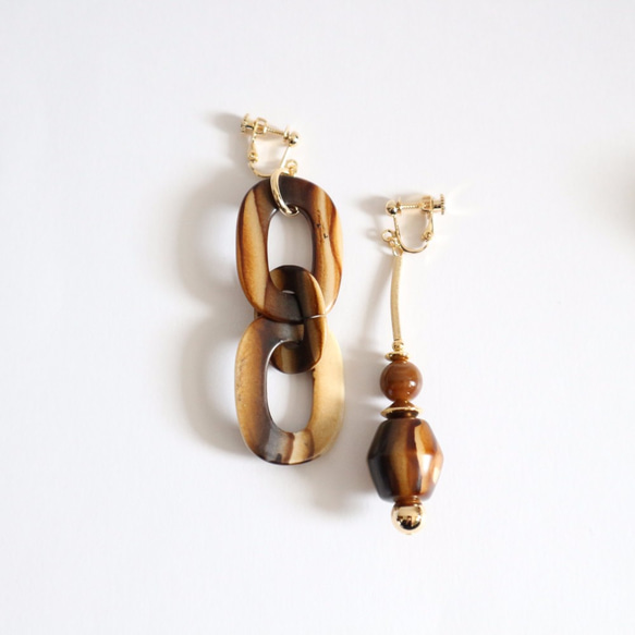 Wood grain asymmetry earring(pierce) 1枚目の画像