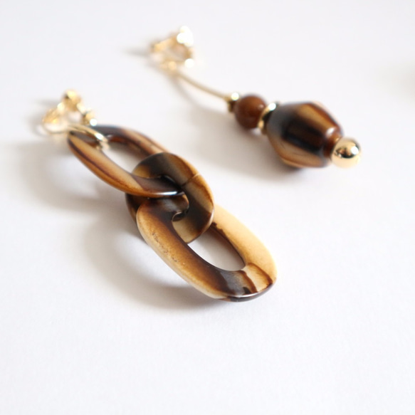 Wood grain asymmetry earring(pierce) 2枚目の画像