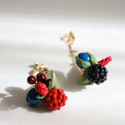 Berry bouquet earring/pierce 3枚目の画像