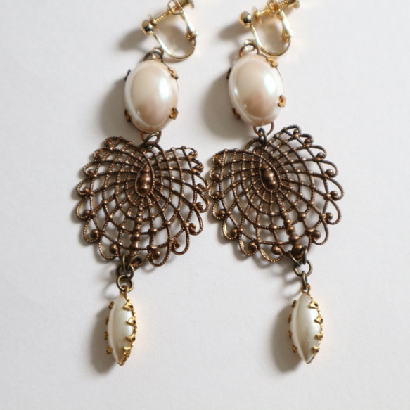 復古珍珠和黃銅耳環（穿孔） 第2張的照片