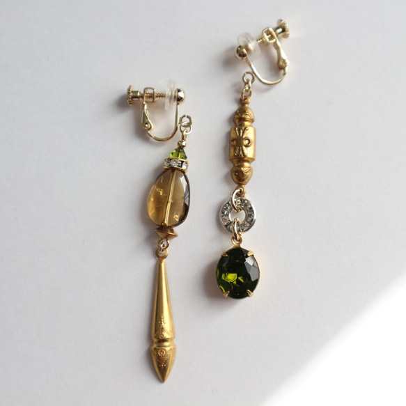 Vintage Kahki glassstone&beerquartz asymmetry earring(pierce 1枚目の画像