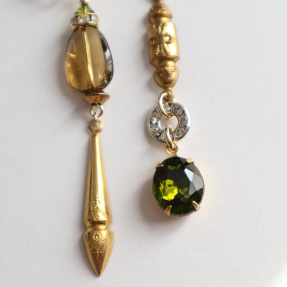 Vintage Kahki glassstone&beerquartz asymmetry earring(pierce 2枚目の画像