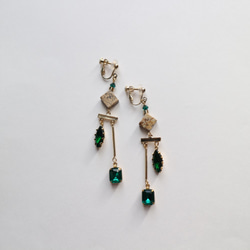 Unbalance emeraldgreen earring 1枚目の画像