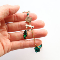 Unbalance emeraldgreen earring 7枚目の画像