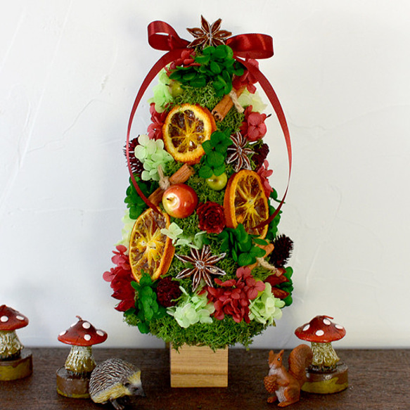 【クリスマスカラー】  年中飾れる植木感覚ツリー　フルーツ アジサイ 森のトピアリー  プリザーブドフラワー 1枚目の画像