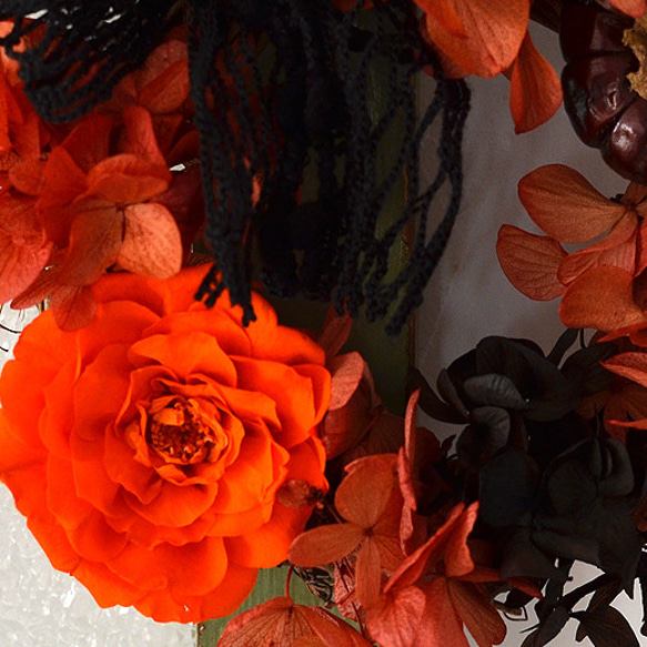 ハロウィンアレンジ　プリザーブドフラワーリース　バラ　アジサイ　 プレゼント　木の実　ギフト　インテリア　玄関 4枚目の画像