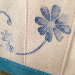 青い花の帆布トートバック 4枚目の画像