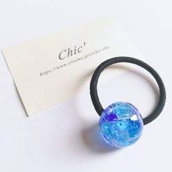 Chic' : 【受注生産】 琉球ガラス入り  ヘアゴム   blue×light blue mix 1枚目の画像