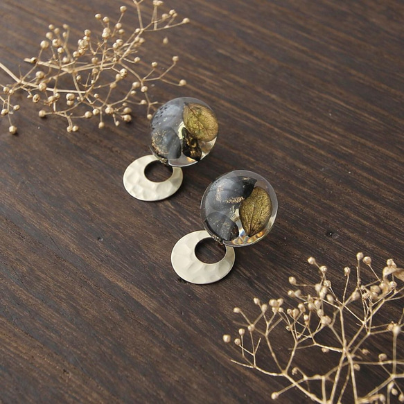 Creema限定 flower Cabochon gold＆black moon イヤリング＊ピアス加工可能 4枚目の画像