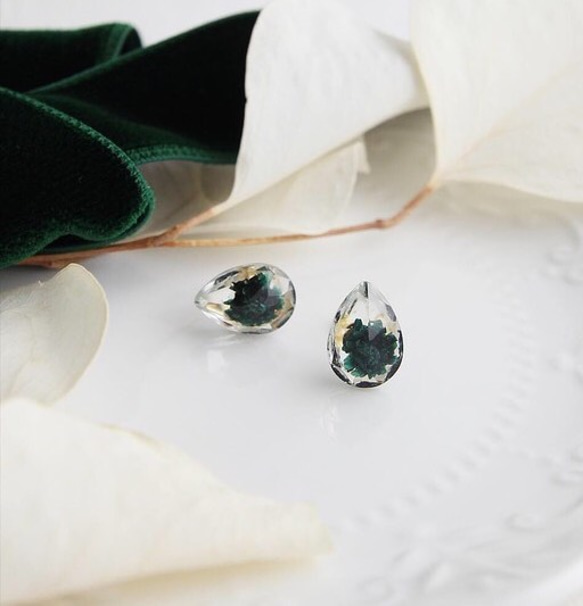 受注生産 flower crystal  drop ＜fir tree＞＊イヤリング・樹脂ノンホール・ピアス 1枚目の画像