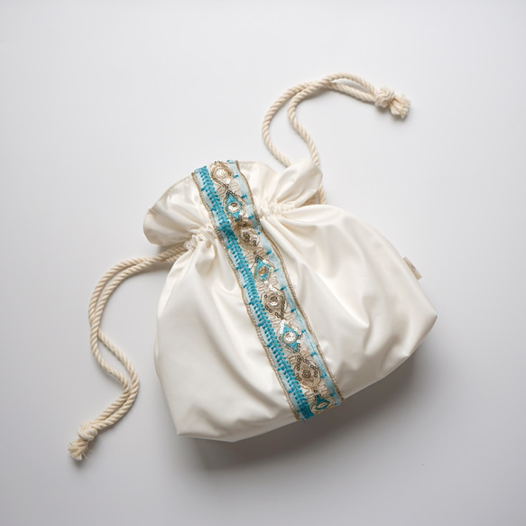 ブルーゴールドの淡い組み合わせのインド刺繍『巾着バッグ』,巾着　巾着トート 巾着トートバッグ レース刺繍 ホワイトデー　 1枚目の画像
