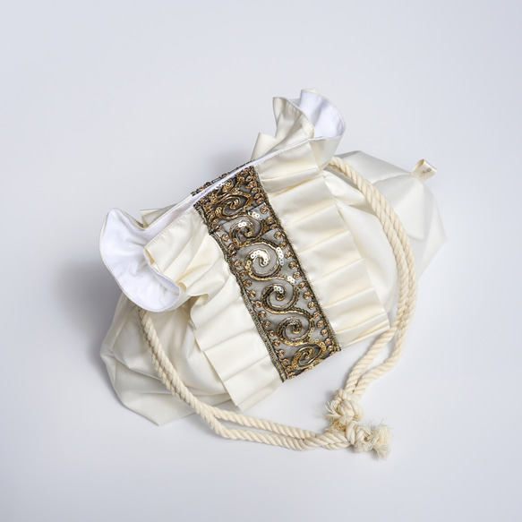 ブラックフリルが可愛い刺繍レースの『巾着バッグ』,インド刺繍　刺繍　巾着　巾着バッグ　 3枚目の画像