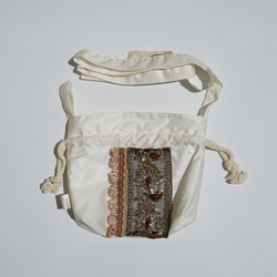 ブラウン×ゴールドの豪華な刺繍レース『ミニ巾着ショルダーバッグ』,ブレード リボン　インド刺繍　巾着　巾着バッグ 3枚目の画像