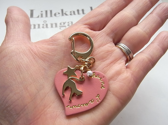 再販　キーホルダー（ピンクのハートと猫）金★1828-33 2枚目の画像