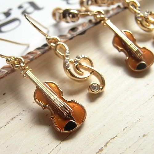バイオリンとト音記号のピアス 2408 ピアス（その他） プチベリー 通販
