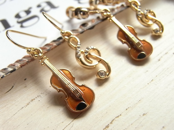 バイオリンとト音記号のピアス 2408 ピアス（その他） プチベリー 通販